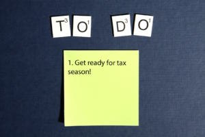 To do sticky note saying get ready for tax season
